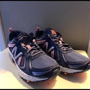 New Balance 410v5 Womens Cushioning Trail Running Shoe Size 8